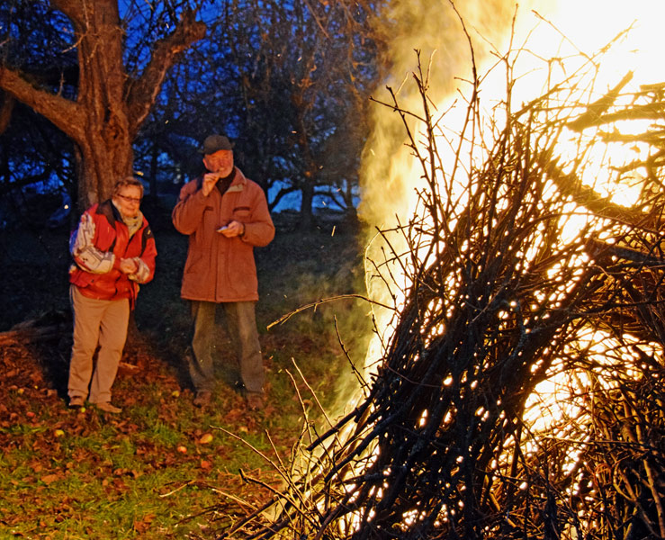 Das Feuer wärmt