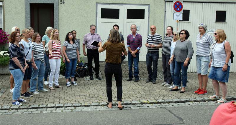 Chorgruppe berschall beim ev. Gemeindehaus